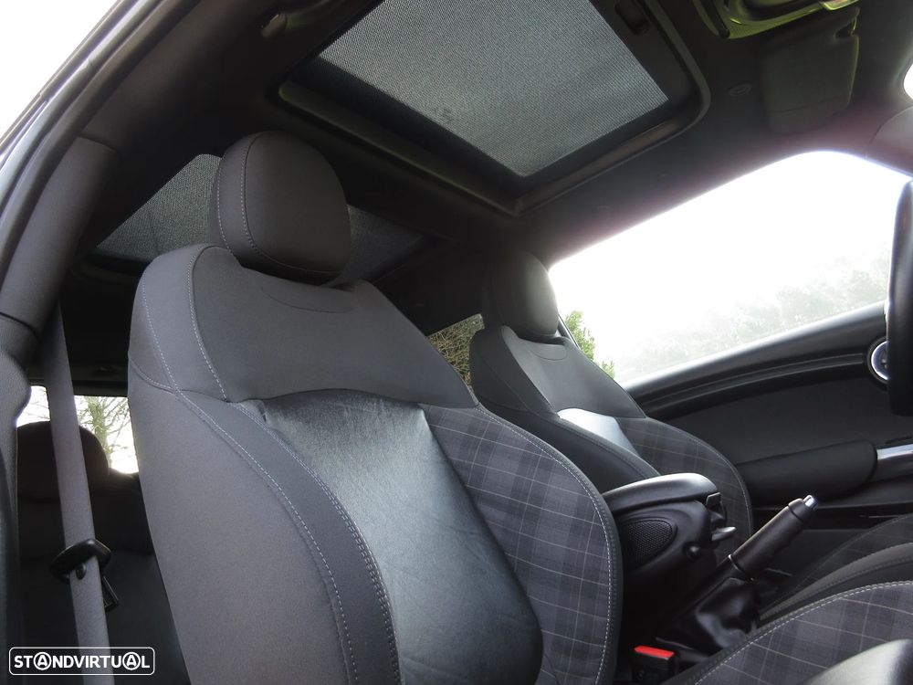 MINI 3 Portas Cooper D Aut. - 31