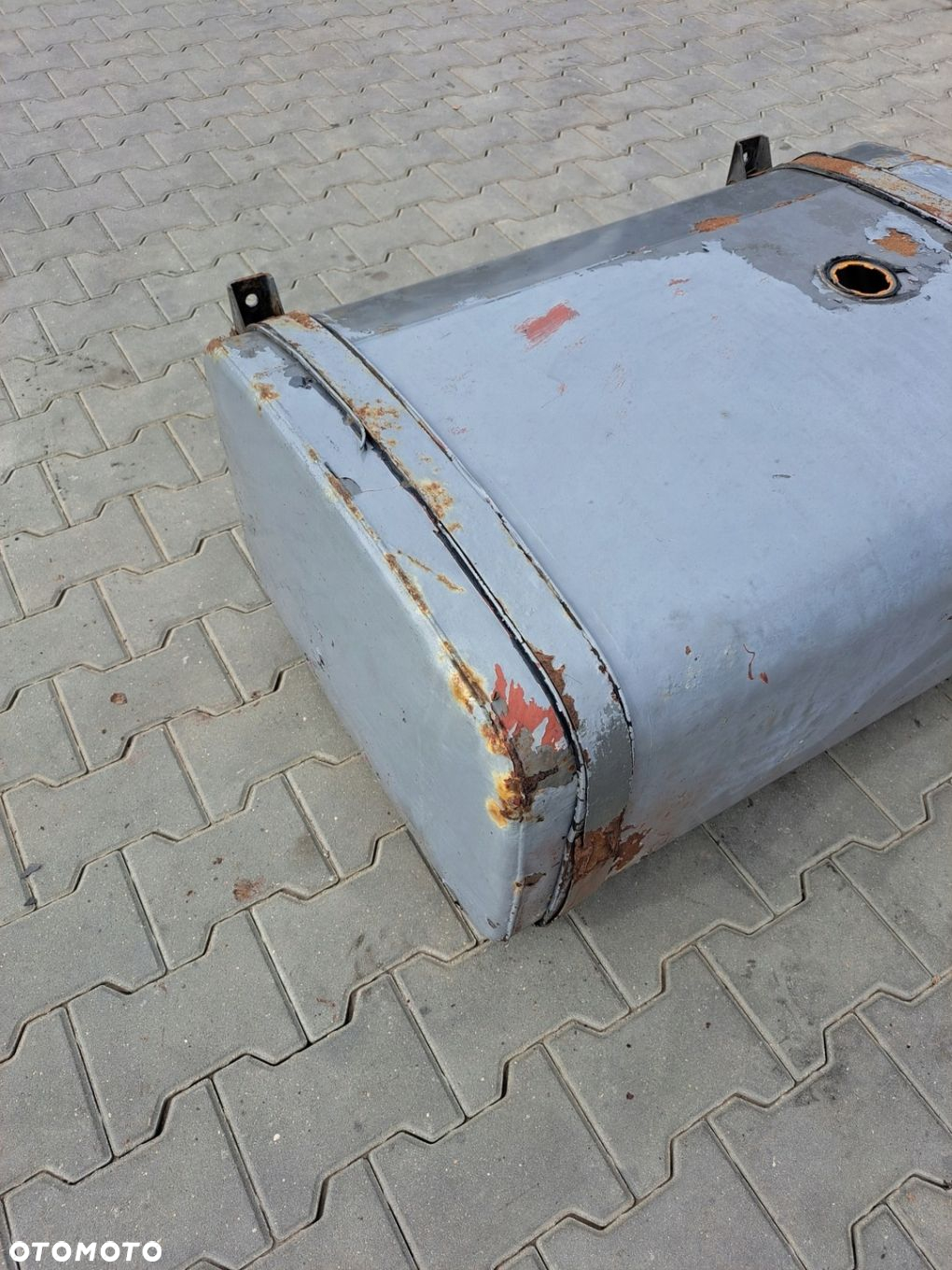 ZBIORNIK PALIWA ŁAPY Z OPASKAMI VOLVO FL 6 00-06 - 3