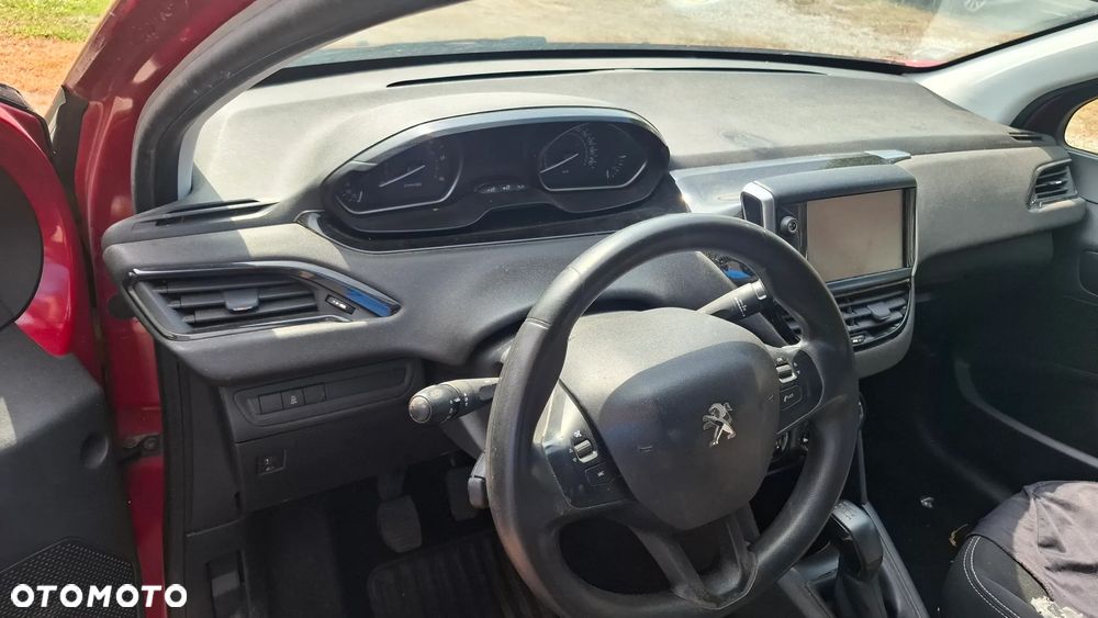 Peugeot 208 - 11