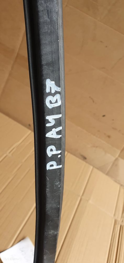Uszczelka drzwi prawy przód przednia prawa Audi A4 B7 8E0831721B - 7