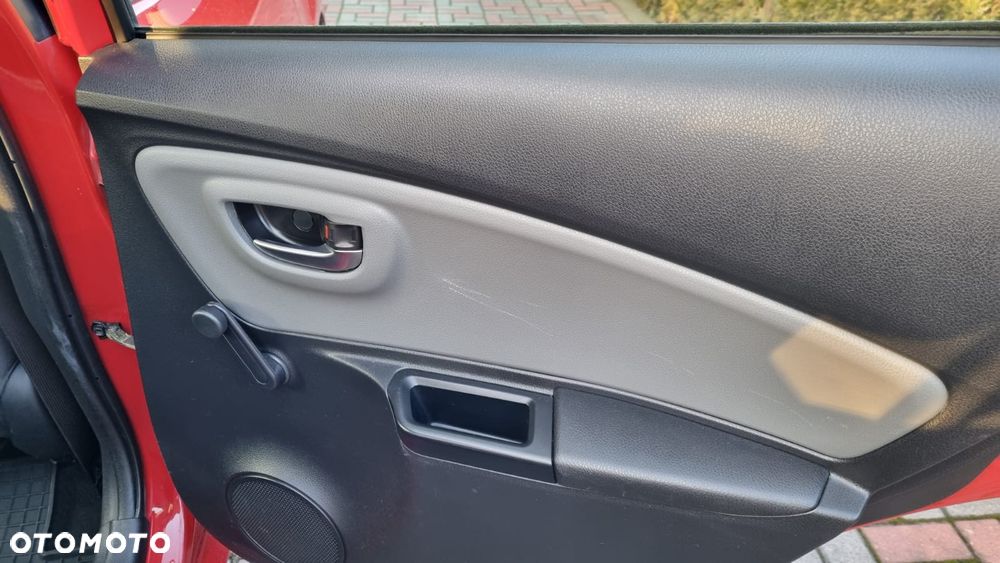 Toyota Yaris 1.5 Premium - 11