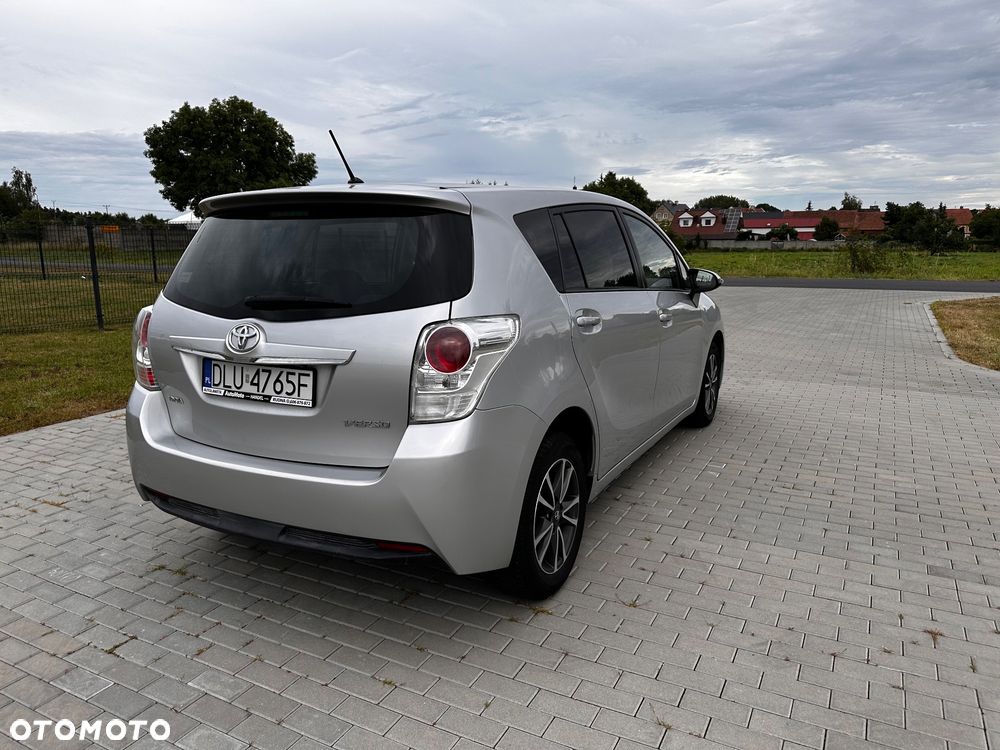 Toyota Verso 2.0 D-4D Premium - 3