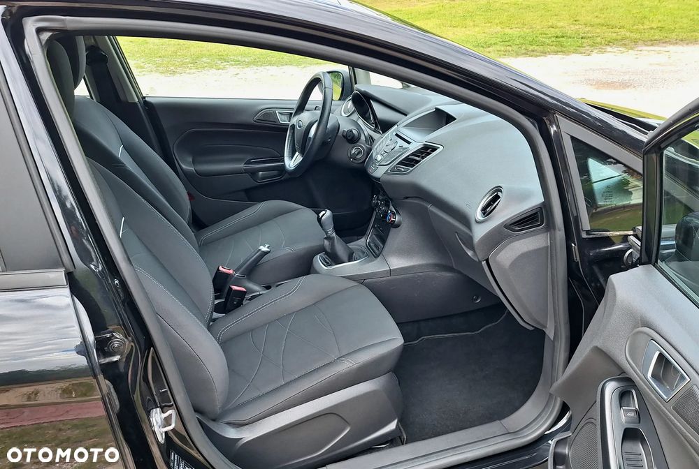 Ford Fiesta 1.0 Champions Edition - 24