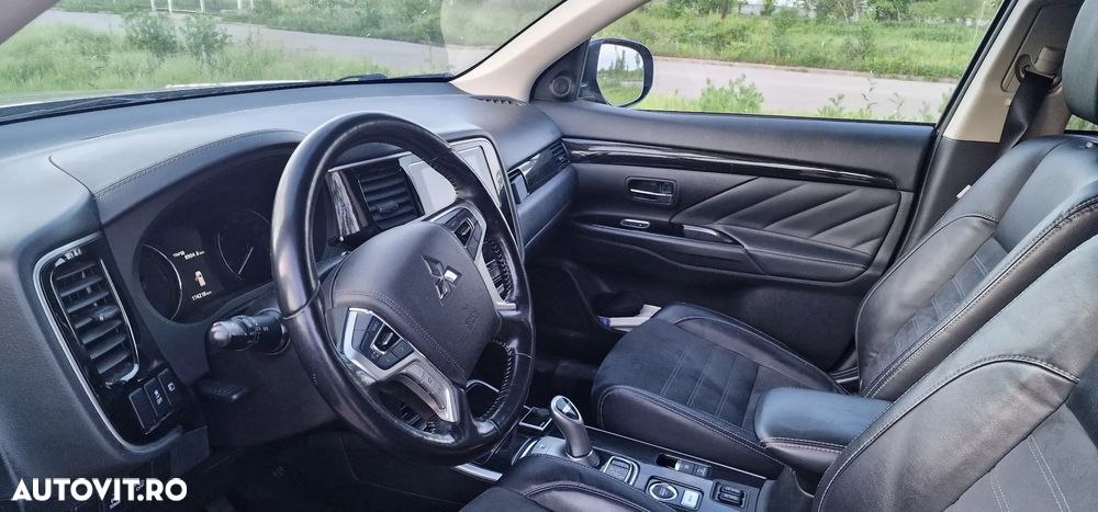 Mitsubishi Outlander 2.0 4WD Plus - 9