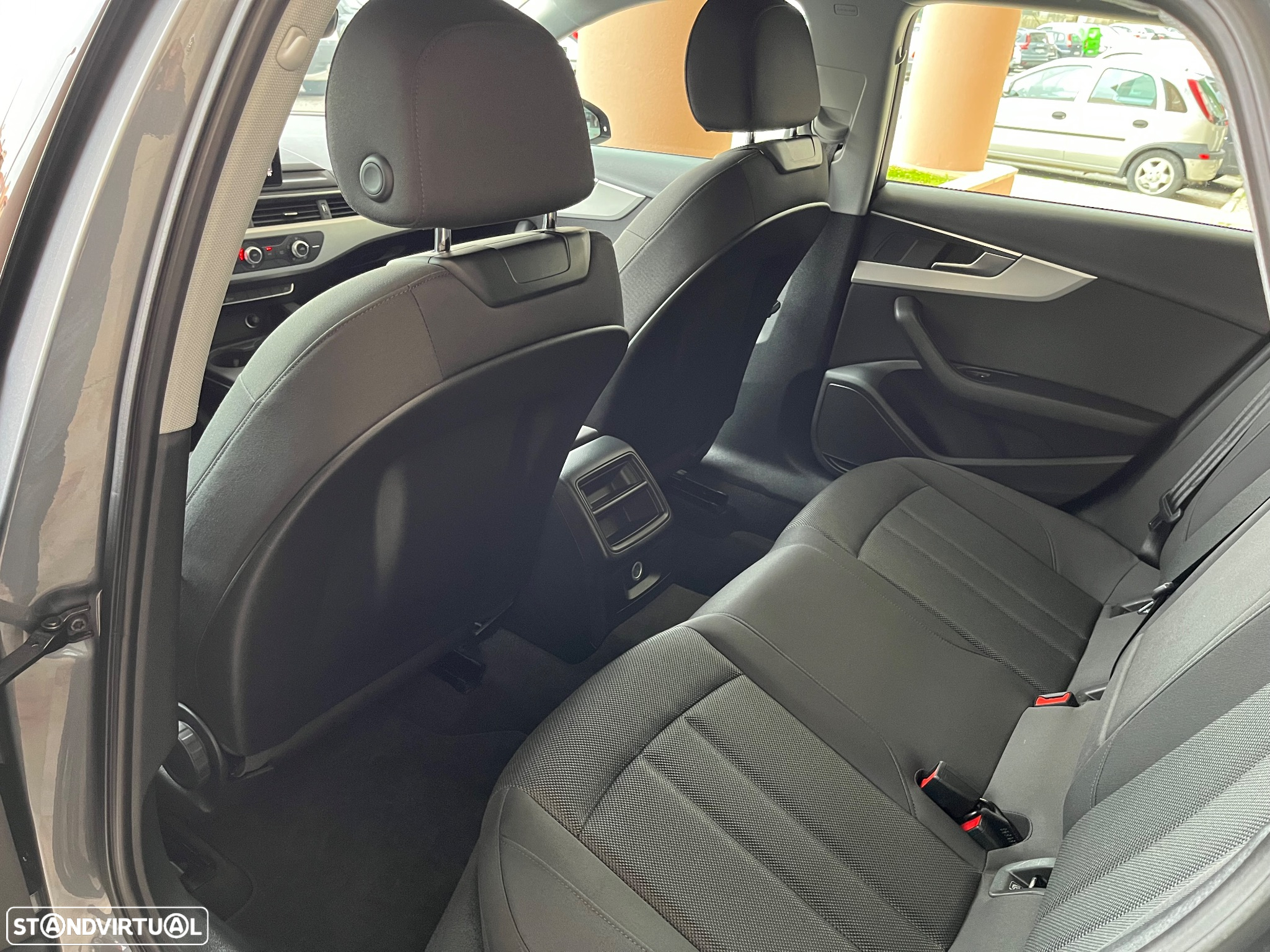 Audi A4 Avant 35 TDI Design S tronic - 29