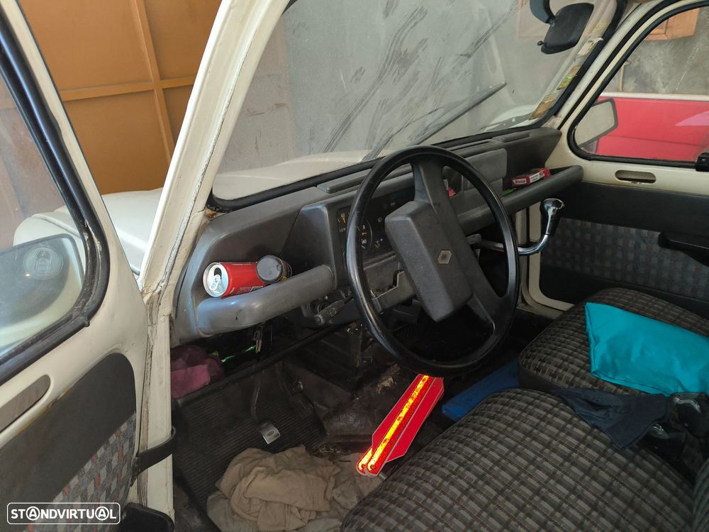 Renault 4 - 6