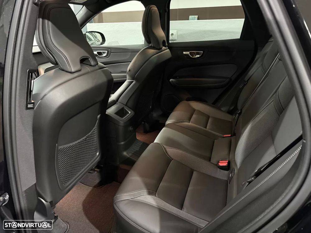 Volvo XC 60 2.0 T6 PHEV Black Edition - 25