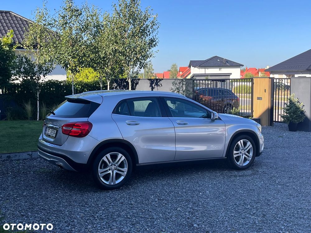 Mercedes-Benz GLA 180 - 8
