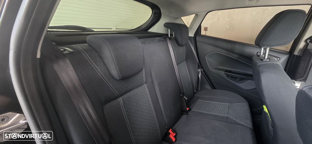 Ford Fiesta - 12