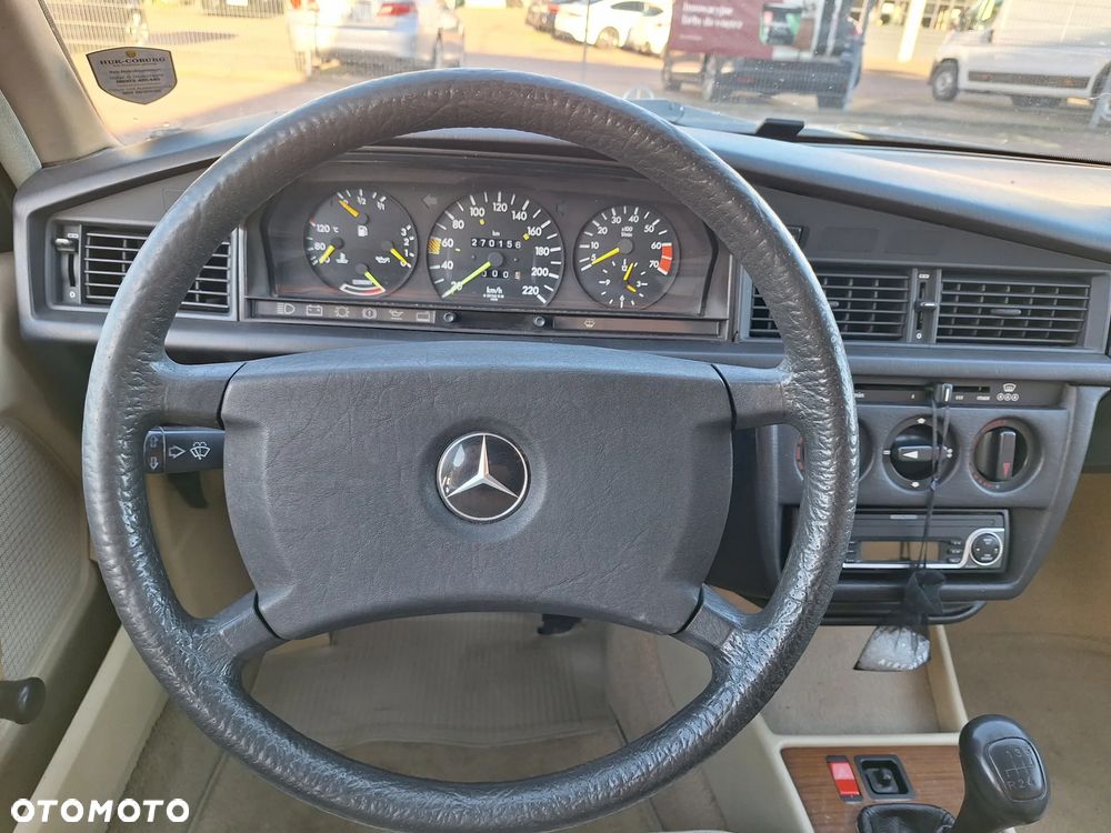 Mercedes-Benz W201 (190) - 38