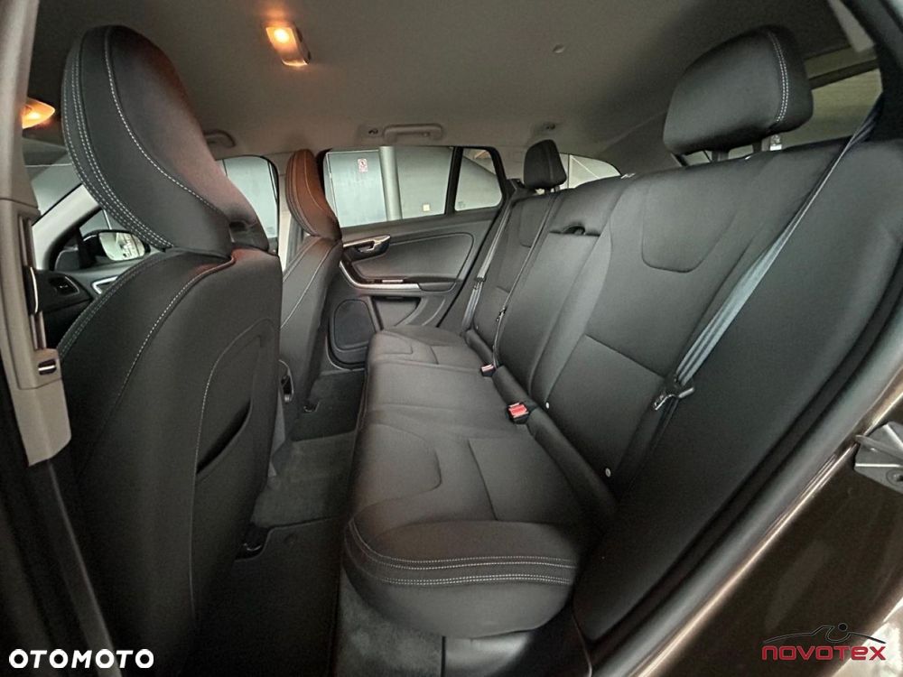Volvo V60 Cross Country - 24