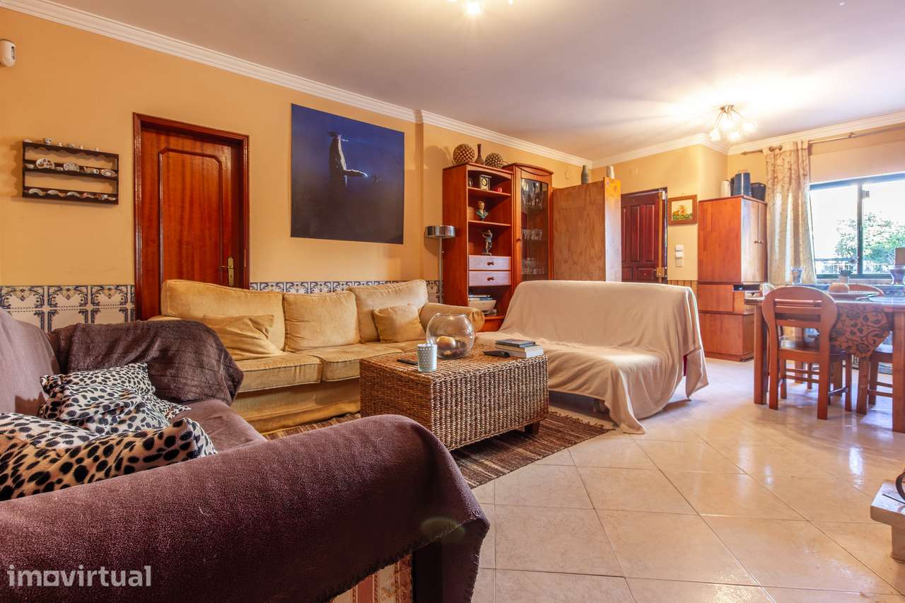 Quinta do Conde – andar de moradia r/c de 4 assoalhadas com quintal - Grande imagem: 3/23