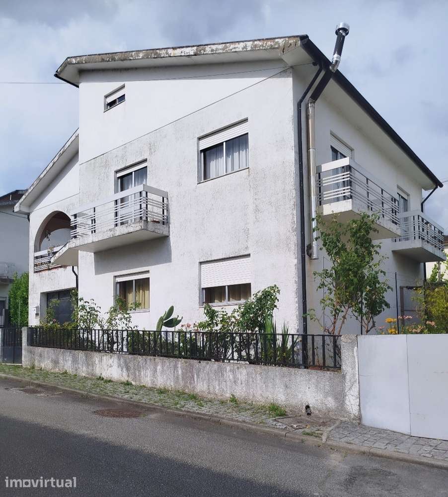 Moradia T5 no centro de Celorico de Basto - Grande imagem: 2/2