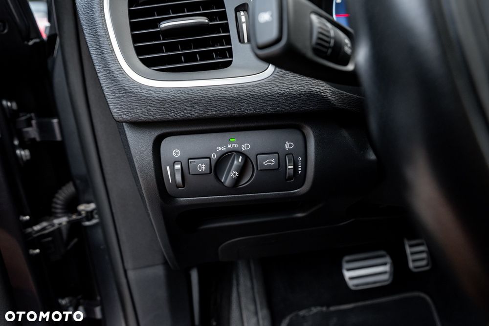 Volvo V40 D4 Geartronic R Design - 29