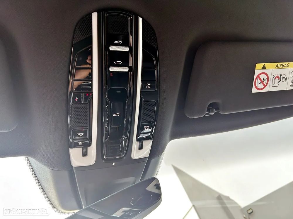 Porsche Panamera 4 E-Hybrid - 25