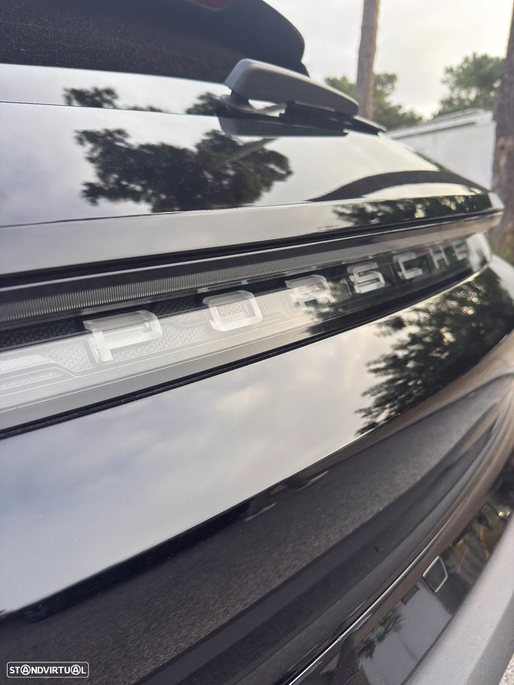 Porsche Taycan Cross Turismo 4 - 19