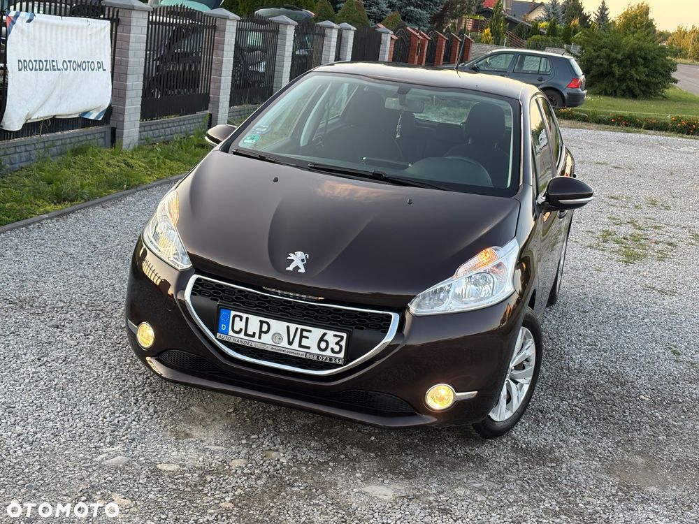 Peugeot 208 - 1