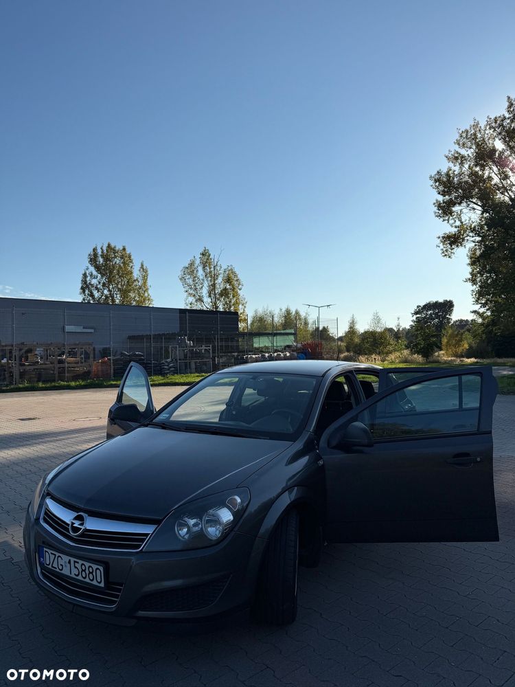 Opel Astra 1.6 Sport - 22