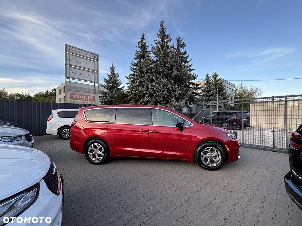 Chrysler Pacifica - 3