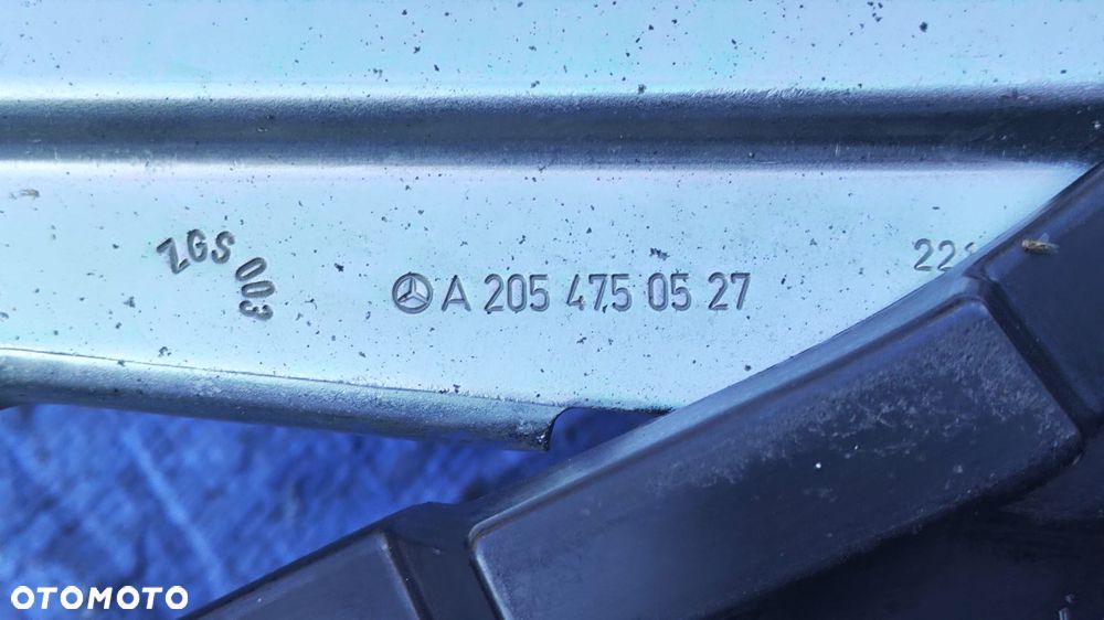 ĆWIARTKA BŁOTNIK ŚLIZG PRAWY TYŁ TYLNY KLAPKA WLEWU PALIWA BIAŁY 149 ORYGINALNY LAKIER  MERCEDES W205 SEDAN - 8
