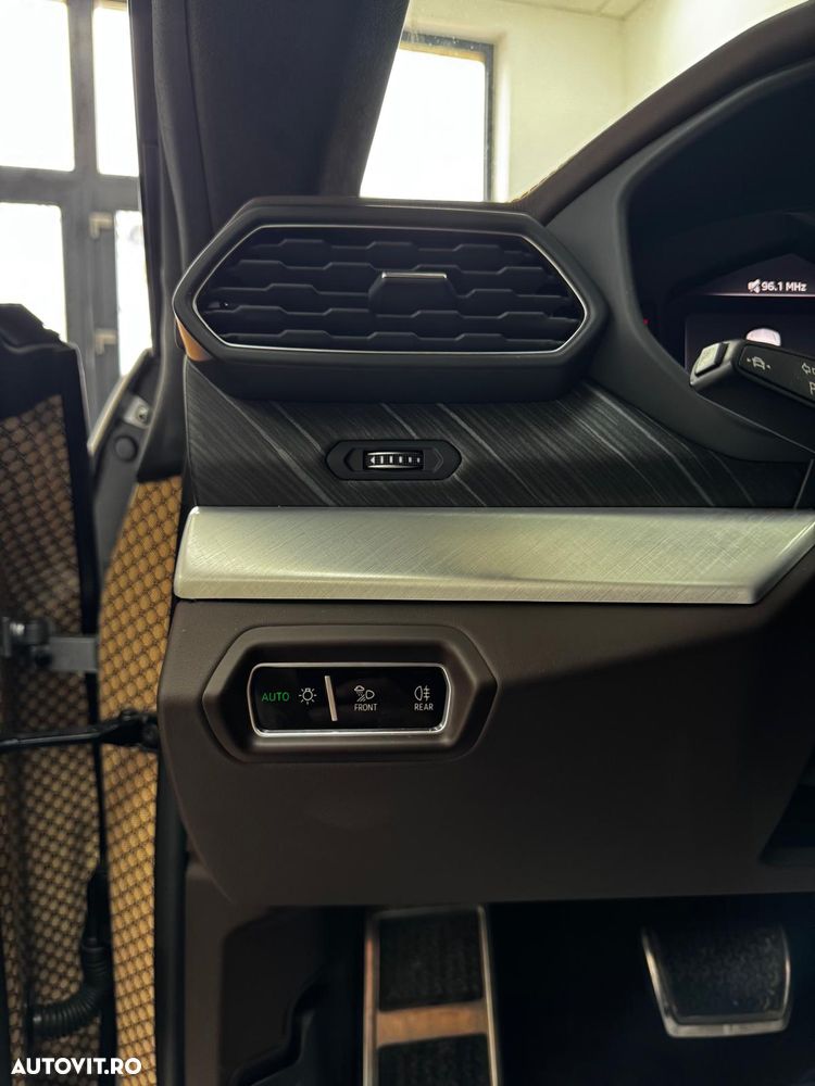 Lamborghini URUS Standard - 32