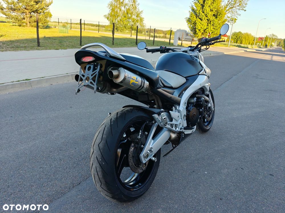 Suzuki GSR - 14
