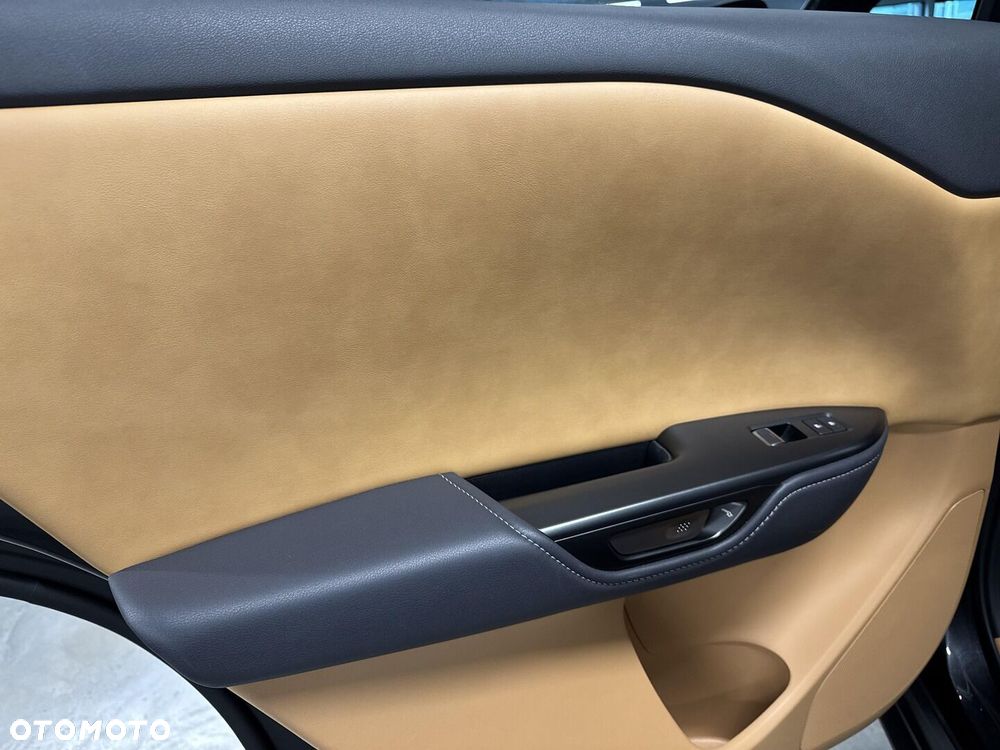 Lexus RZ 450e Prestige DIRECT4 - 10