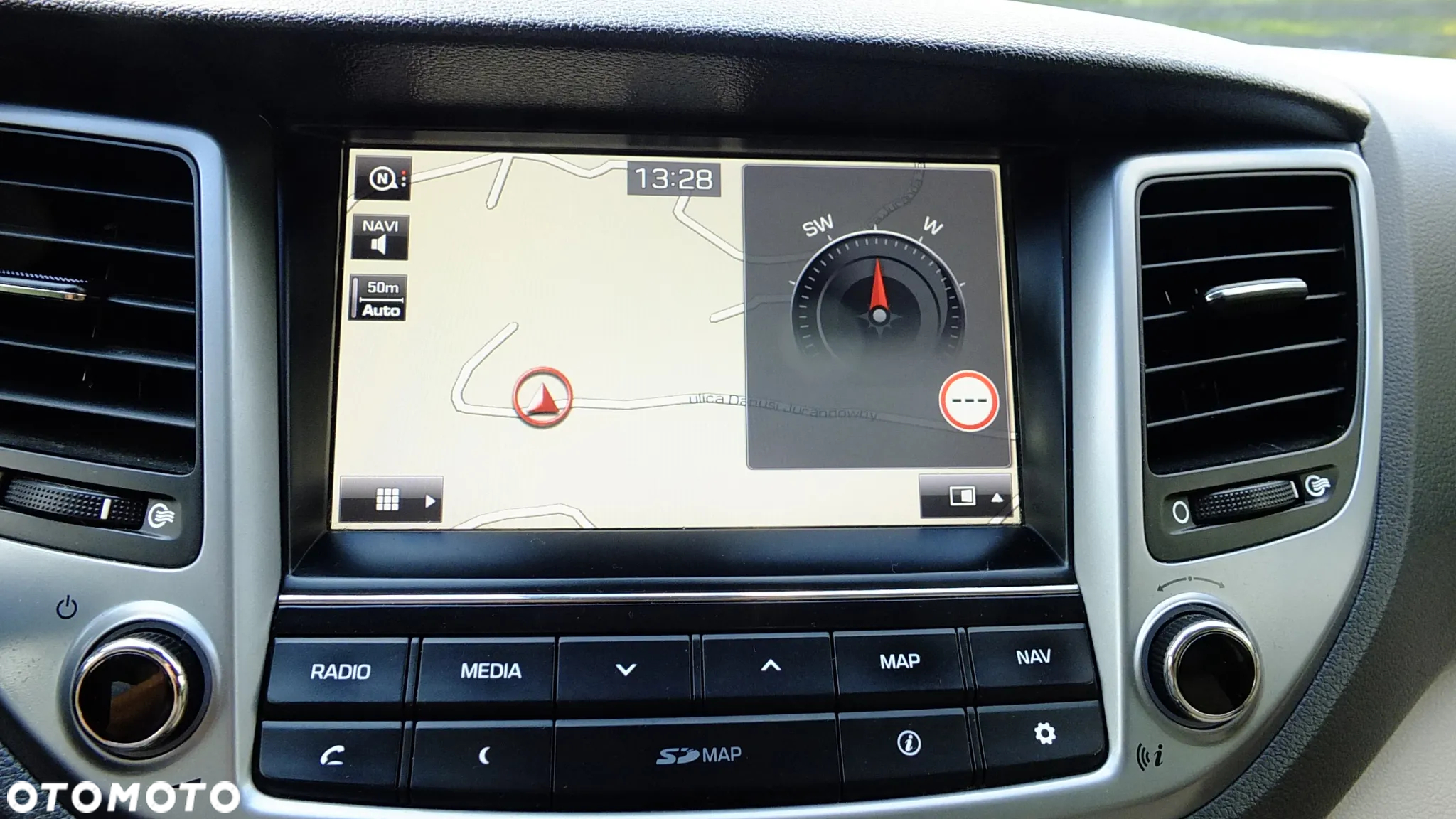 Hyundai Tucson 1.7 CRDI BlueDrive Style 2WD - 32