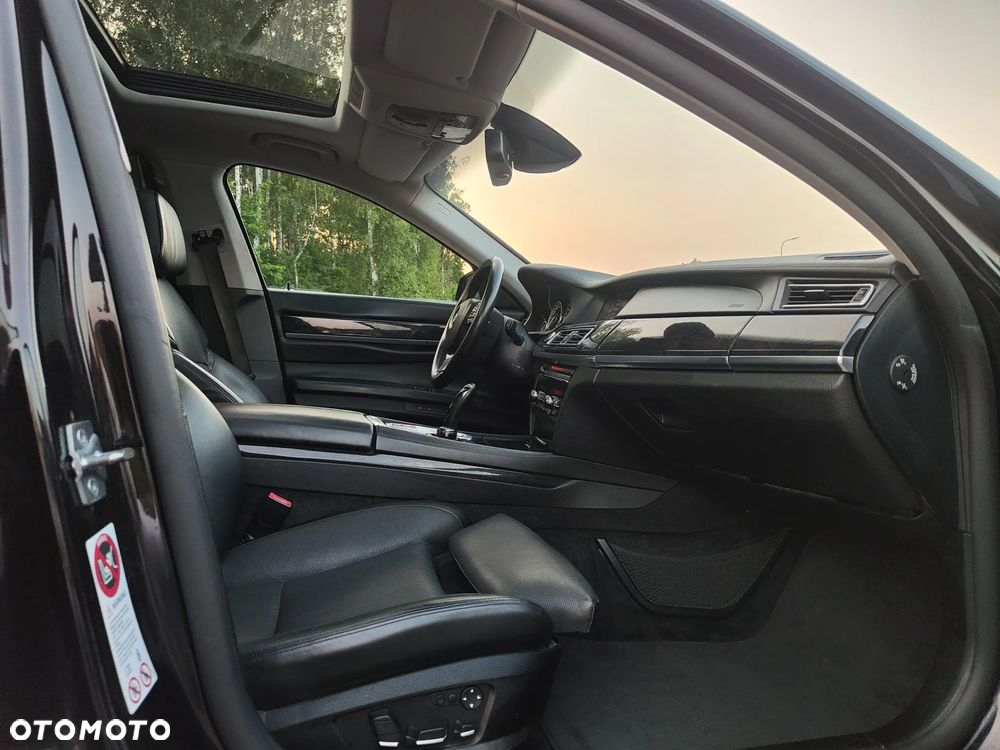 BMW Seria 7 750i L xDrive - 16
