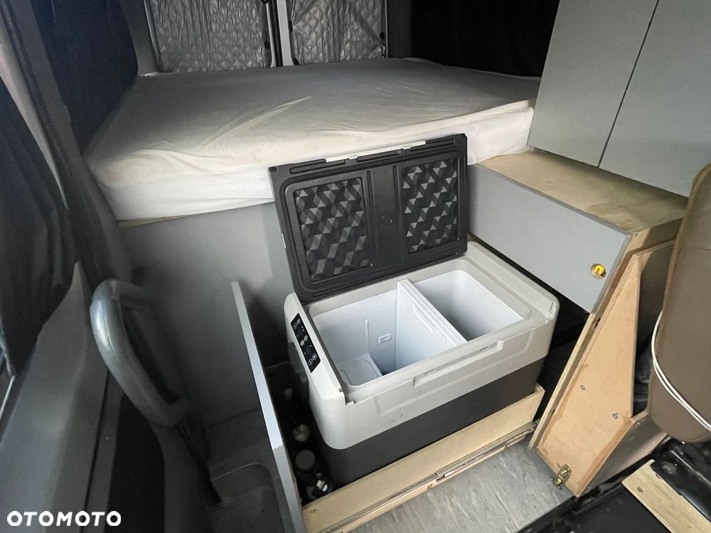 Mercedes-Benz Sprinter - 13
