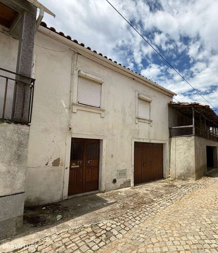 Casa T4 com Jardim e Adega em Vimioso - 53.000€ - Grande imagem: 3/34