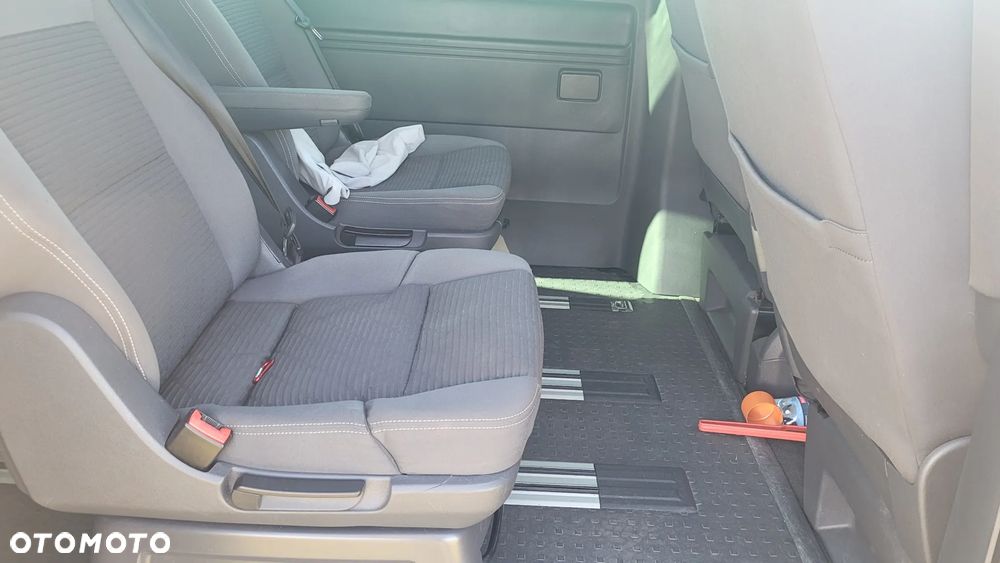 Volkswagen Multivan - 13