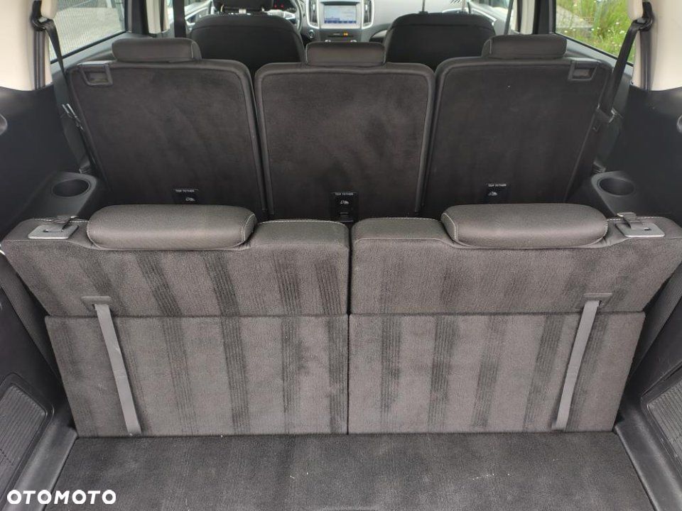 Ford S-Max - 12