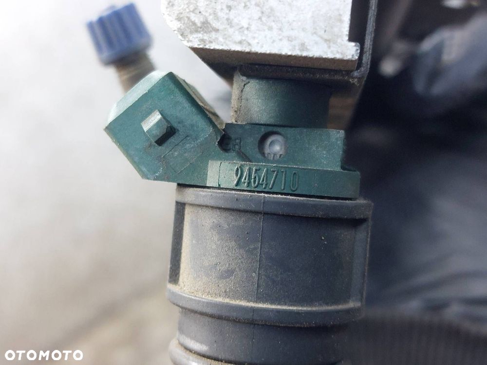 LISTWA WTRYSKOWA VOLVO V40 I S40 I 1.8 16V 9454710 - 3