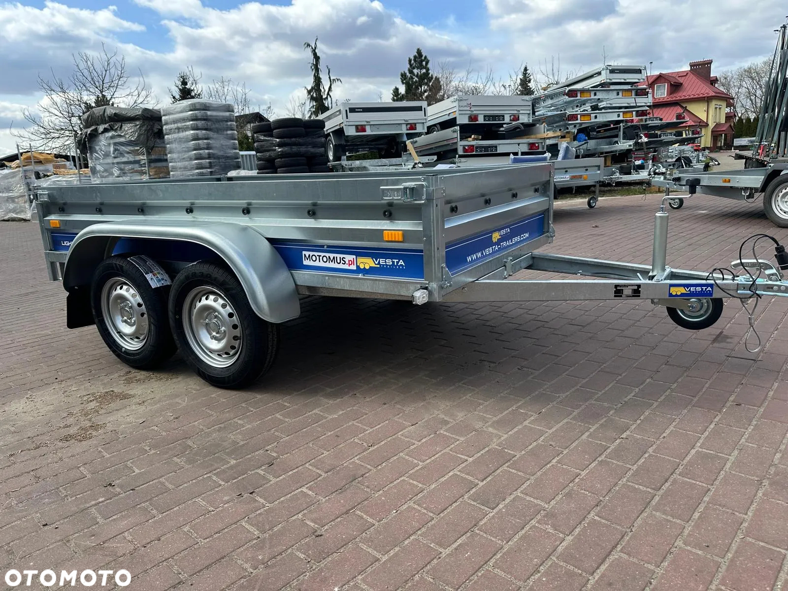 Inny Przyczepa VESTA LIGHT TANDEM 25DA 251x135x37 cm 2 osie DMC 750 kg WYSOKIE BURTY spawana rama Wrocław MOTOMUS - 8