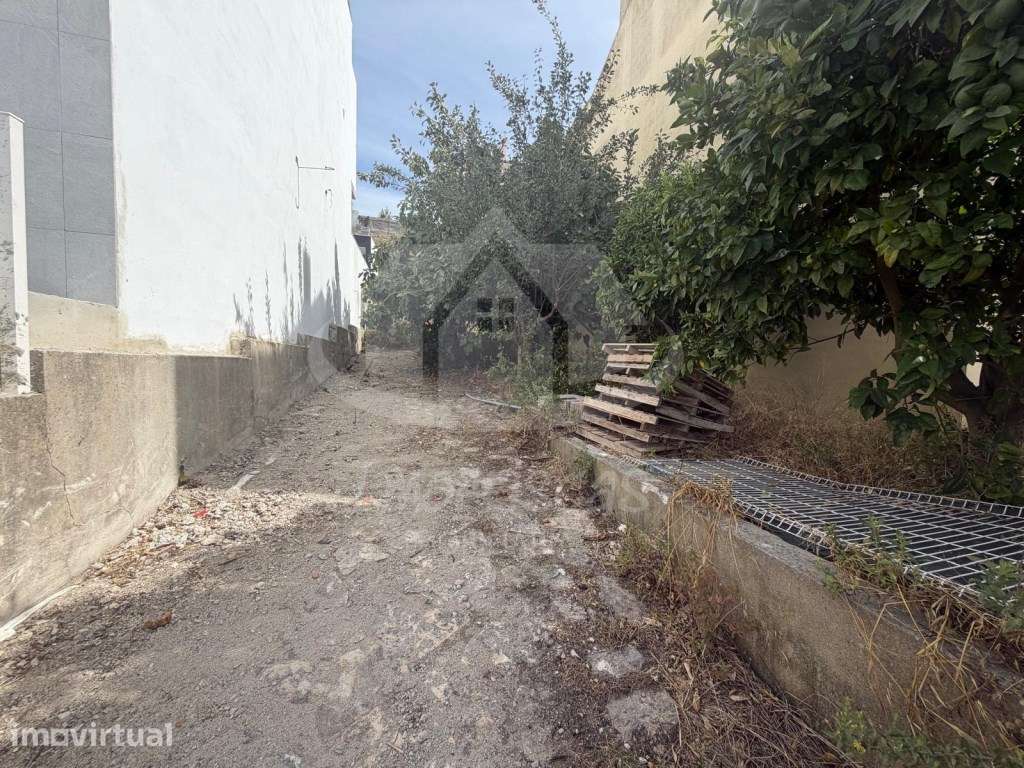 LOTE COM PROJETO APROVADO PARA MORADIA T5 | 3 PISOS | GARAGEM | ROO... - Grande imagem: 4/22