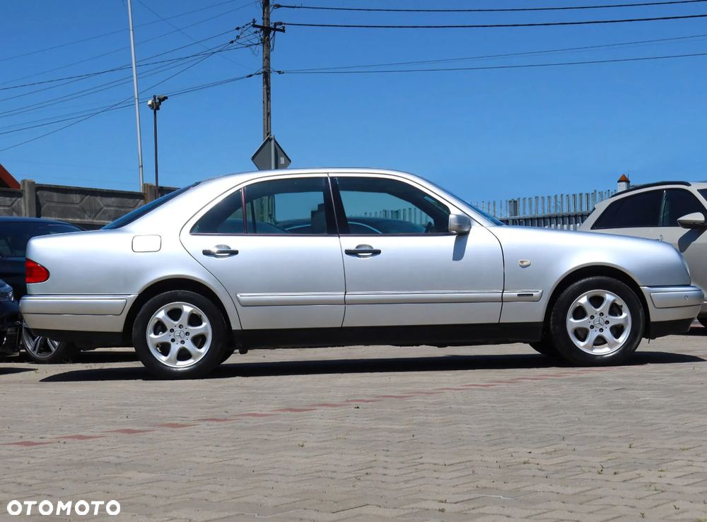Mercedes-Benz Klasa E 240 Elegance - 6