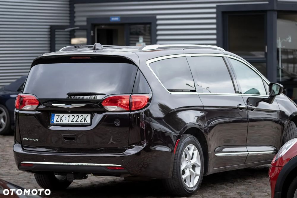 Chrysler Pacifica - 4