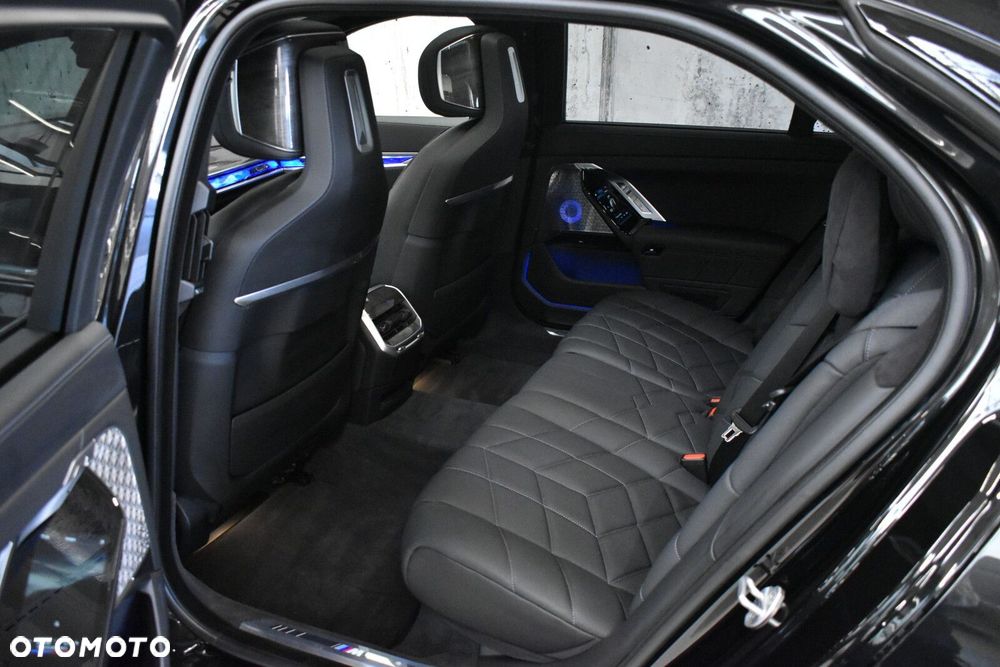 BMW Seria 7 - 24