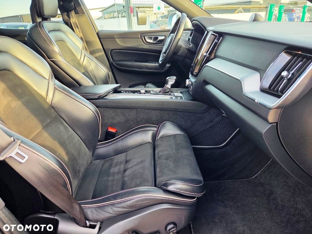 Volvo XC 60 D5 AWD Geartronic RDesign - 32