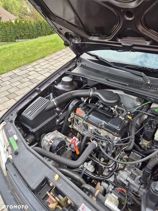 Volkswagen Golf 1.8 GL - 17