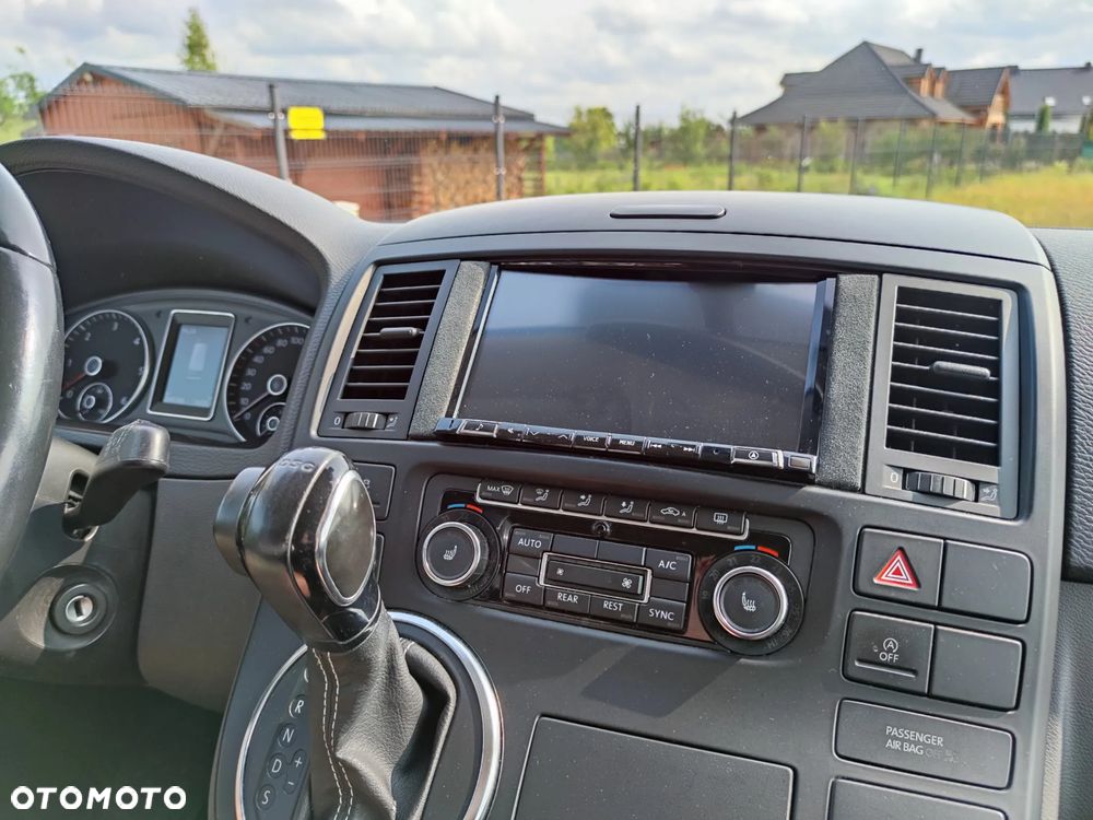 Volkswagen Multivan - 25