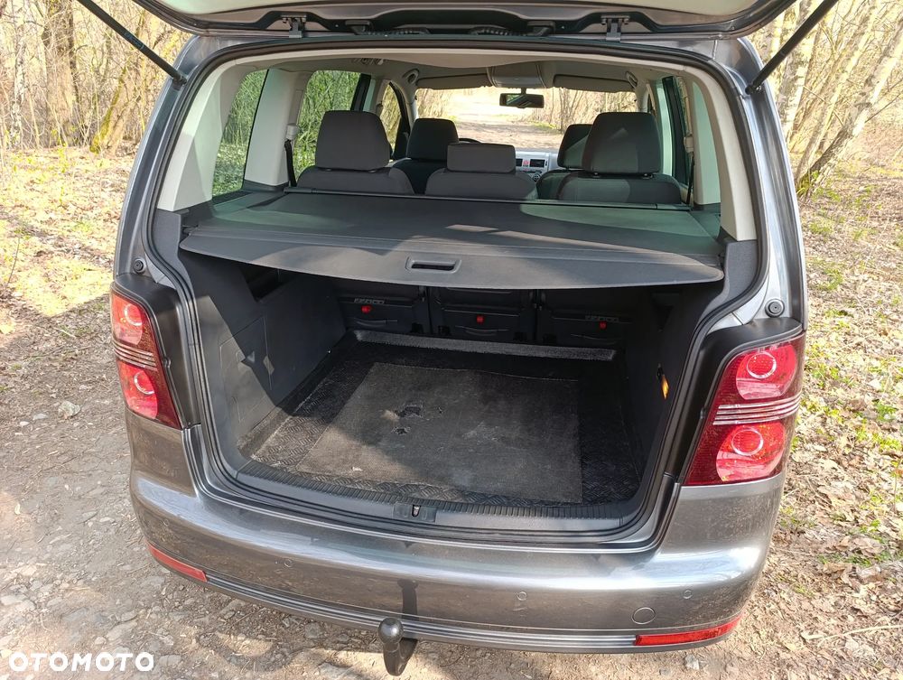 Volkswagen Touran - 13