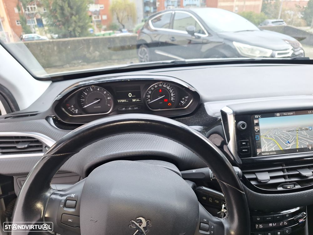 Peugeot 2008 1.2 PureTech Allure - 11