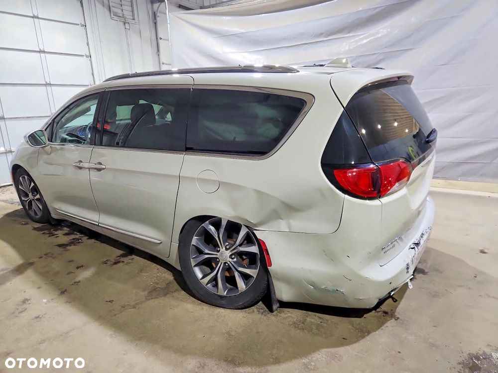 Chrysler Pacifica - 3