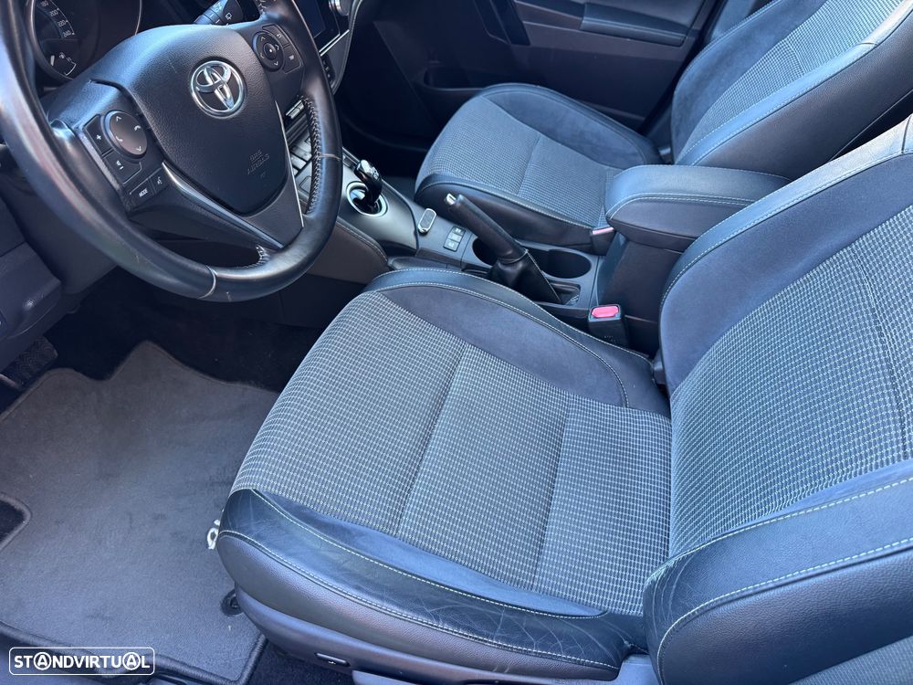 Toyota Auris Touring Sports 1.8 HSD Exclusive +Sky+Navi - 22