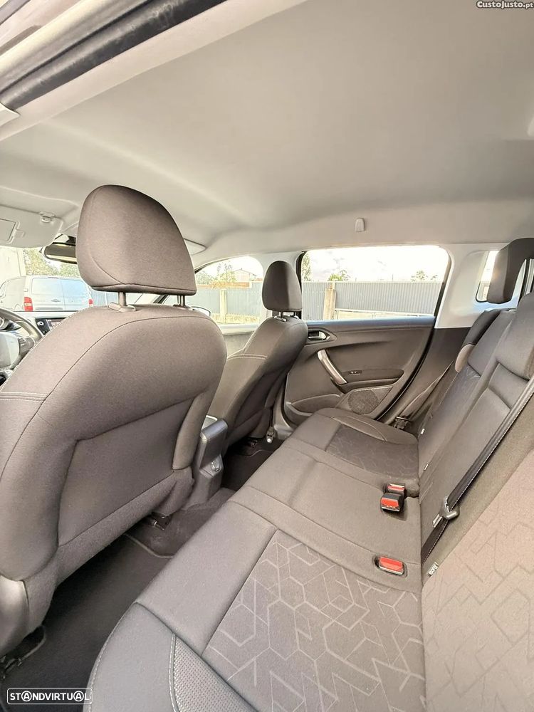 Peugeot 2008 1.2 PureTech Style - 5