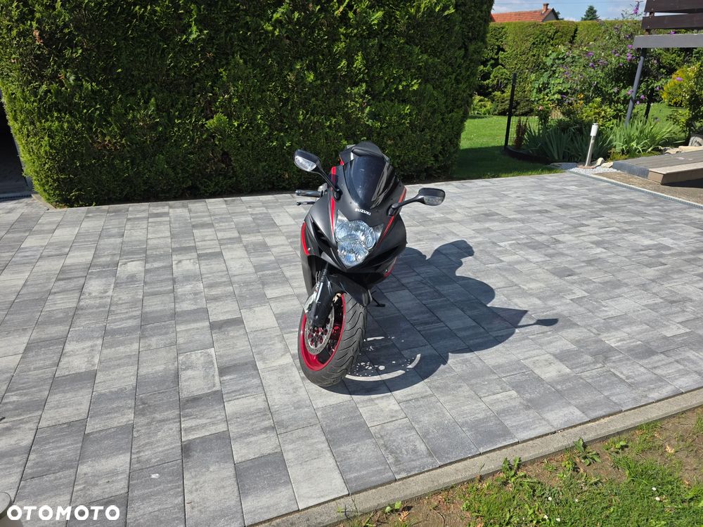 Suzuki GSX-R - 1
