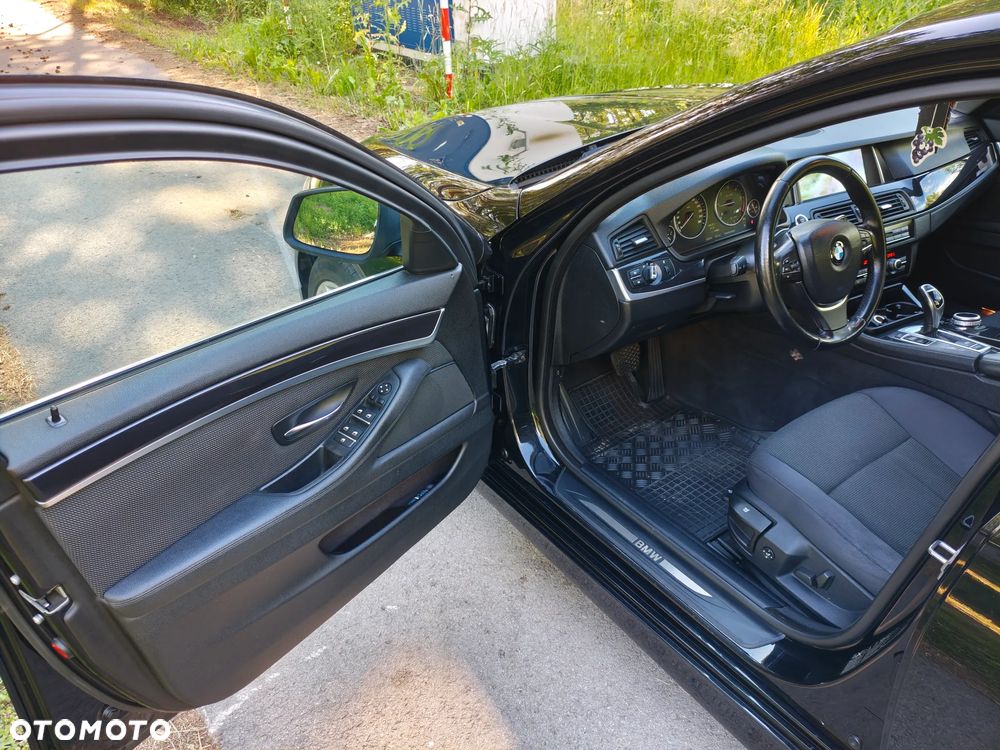 BMW Seria 5 525d xDrive - 16