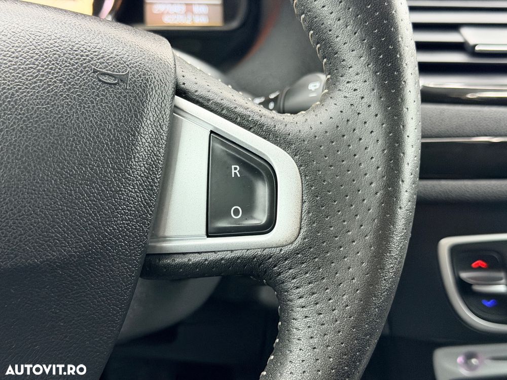 Renault Megane ENERGY dCi 110 Start & Stop Bose Edition - 25